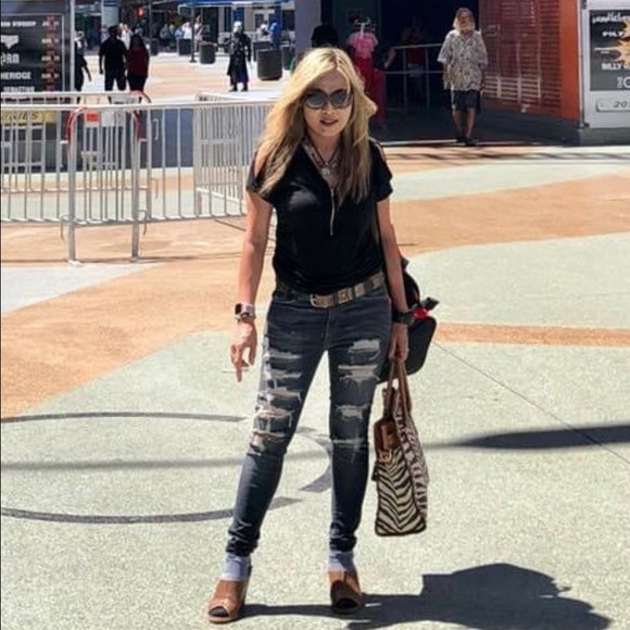 Meet your Posher, Lia - Picture 3 of 9